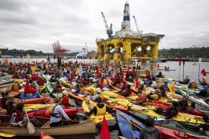 Kayaktivists block Shell's Arctic rig in Seattle